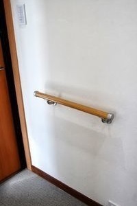 玄関手すり.jpg